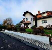 Exklusives Immobilienensemble mit zwei Häusern, großem Grundstück und Baurecht in Kefenrod