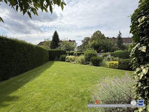 Blick in den Garten - Reihenendhaus mit 77,00 m&sup2; in Lübeck zum Kaufen