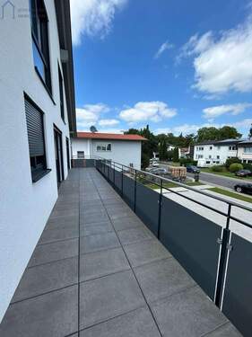 Bild 1 - Moderne Wohnung mit großzügigen Balkon!