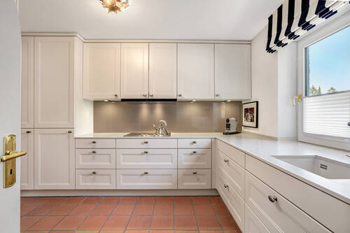 Luxuriöse Einbauküche mit allem Komfort - 