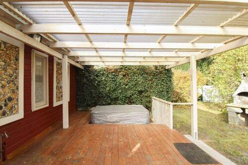 Terrasse vom Nebengelass und Whirpool - 