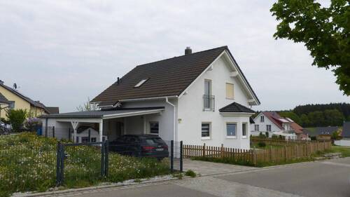 Haus Eingangsbereich - 5 Zimmer Einfamilienhaus zum Kaufen in Mötzingen