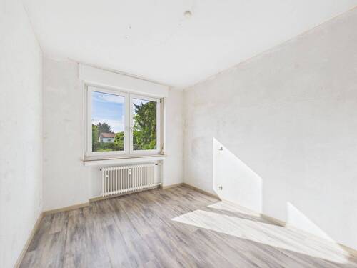 WWW.BOUWENS.DE - Helle und großzügige Obergeschosswohnung mit Balkon & Garage in Geilenkirchen-Tripsrath!