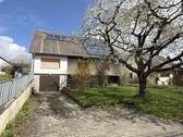 Hausansicht mit Garage - 