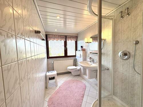 Badezimmer OG Bild 1 - 