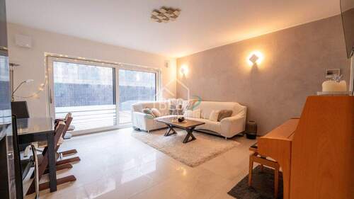 Wohn- /Esszimmer Wohnung links - 
