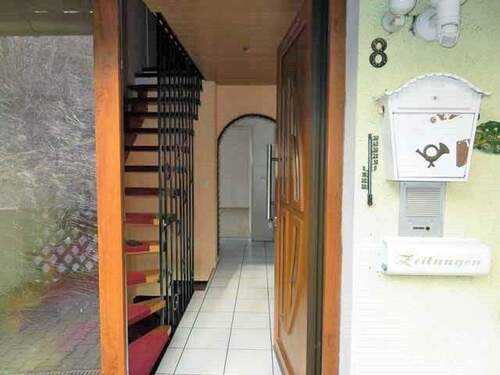 Eingang - 5 Zimmer Einfamilienhaus in Alfeld