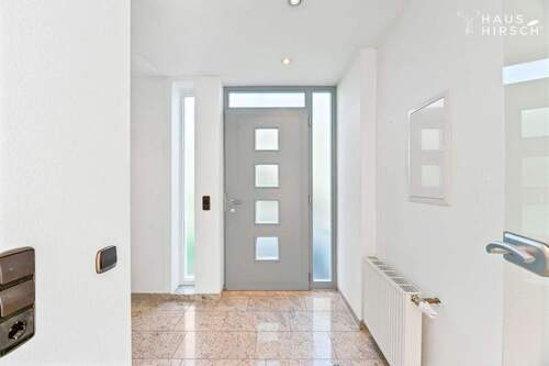 1. Eingangsbereich - 7 Zimmer Bungalow zum Kaufen in Waldenbuch