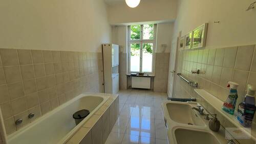 Badezimmer01 - 6 Zimmer Etagenwohnung zum Kaufen in Werdohl