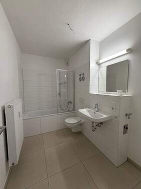 Badezimmer - 2 Zimmer Etagenwohnung zur Miete in Augsburg