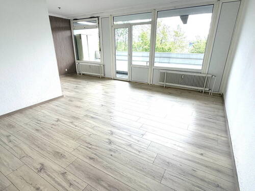 Wohn / Esszimmer - Frisch sanierte Eigentumswohnung mit Balkon, Aufzug inkl. Einbauküche - provisionsfrei