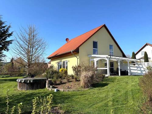 Bild 1 - Ein Zuhause, das Familienträume wahr werden lässt - Einfamilienhaus mit großem Garten in Heinebach !