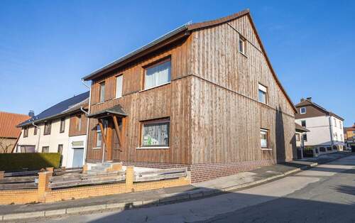 seitliche Objektansicht - 6 Zimmer Mehrfamilienhaus, Wohnhaus in Seesen