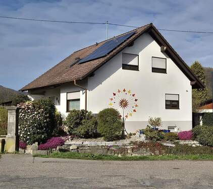 Hausansicht - Gepflegtes Einfamilienhaus in zentraler Lage in Nollingen Rheinfelden