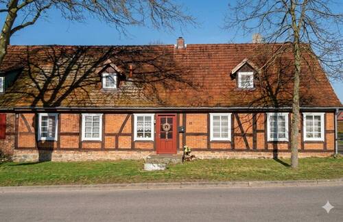 Hausansicht vorne - Historische Doppelhaushälfte in Dobbertin - Modernisiertes Familienidyll (Provisionsfrei!)