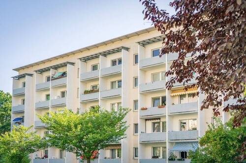 Rückansicht - 3-Raum-Wohnung in begrünter Wohnlage