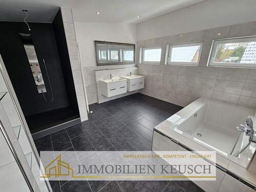 Dusch- und Wannenbad OG - 