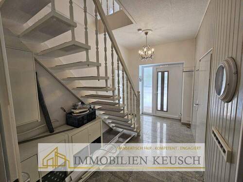 Eingangsflur - 6 Zimmer Doppelhaushälfte in Kirchlinteln