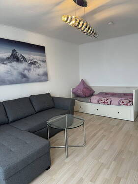 Wohn- und Schlafzimmer - 