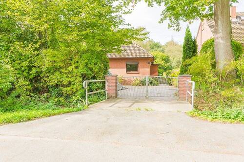 Hausansicht Straße - Grundstück zum Kaufen in Hamburg