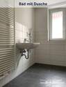 Bad mit ebenerdiger Dusche - Etagenwohnung mit 70,80 m&sup2; in Bad Dürrenberg zur Miete