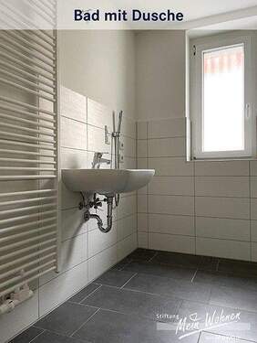 Bad mit ebenerdiger Dusche - Etagenwohnung mit 70,80 m&sup2; in Bad Dürrenberg zur Miete