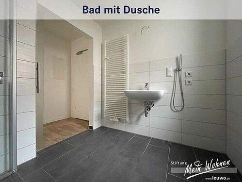 Bad mit ebenerdiger Dusche - 