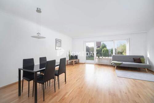 Wohnzimmer - Gepflegtes Reihenmittelhaus mit 5 Zimmern, Süd-Terrasse, Keller und Garten - perfekt für Familien