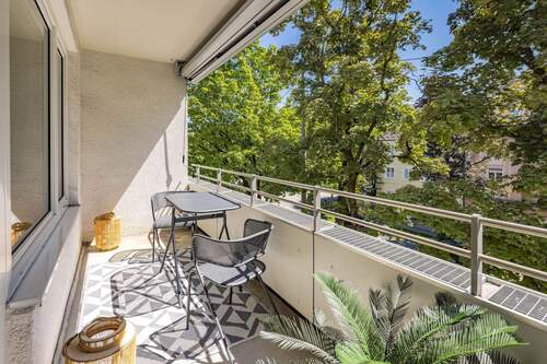 Loggia. In Südausrichtung. - Mittendrin in Schwabing. 3-Zimmer-Wohnung mit City-Vibe und Potenzial.
