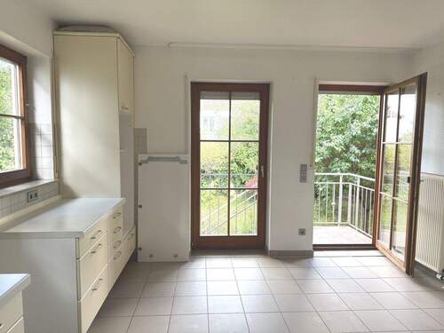 Küche EG mit Gartenausgang - 7 Zimmer Mehrfamilienhaus, Wohnhaus in Stuttgart