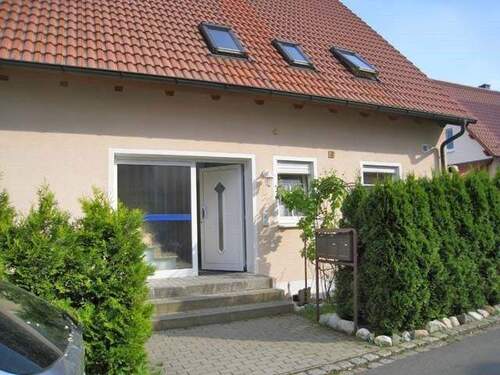 Hauseingang - 1 Zimmer Mehrfamilienhaus, Wohnhaus zum Kaufen in Illschwang