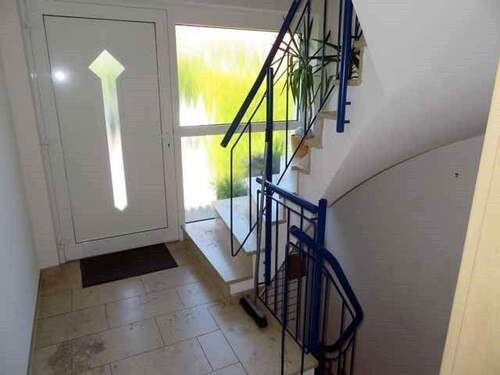 EG Eingangsbereich - 1 Zimmer Mehrfamilienhaus, Wohnhaus in Illschwang