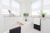 Bad mit Fenstern - 
