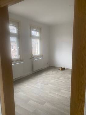 Bahndamm 3.jpg - Sonnige 4-Raum-Wohnung in zentraler Lage