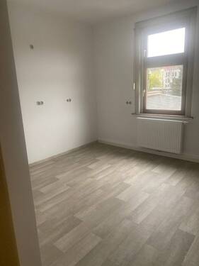 Bahndamm.jpg - 4 Zimmer Etagenwohnung in Ilmenau