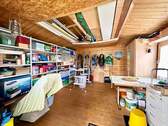 großes Gartenhaus auf dem Grundstück - 