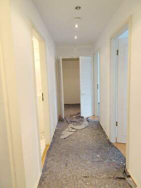 Flur mit Flurschrank - 3 Zimmer Etagenwohnung zur Miete in Berlin