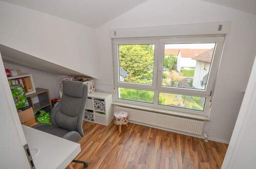 Kinderzimmer oder Büro - 