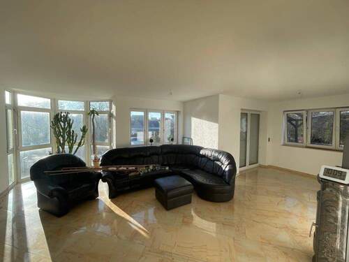 Helles Wohnzimmer - Gewerbeobjekt (Büro, Produktion, Verkauf) in Bad Langensalza zum Kaufen