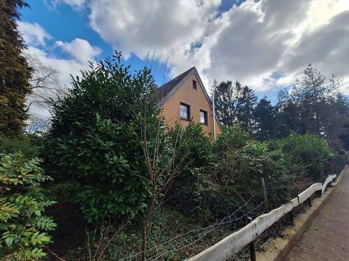 Außen Giebel - 9 Zimmer Einfamilienhaus zum Kaufen in Burg