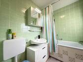 Tageslichtbad mit Badewanne - 