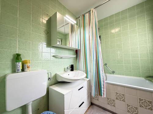 Tageslichtbad mit Badewanne - 