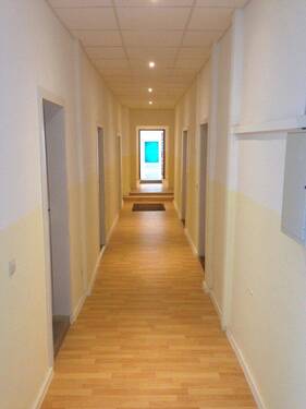 Bild 1 - Full-Service-Büroplatz, frisch renoviert + möbliert