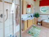 Badezimmer mit Dusche - 