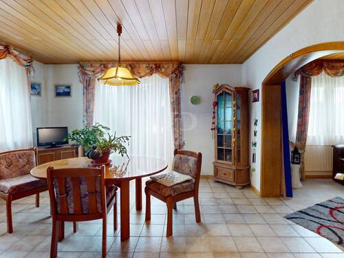 Esszimmer mit angrenzendem Wohnzimmer - 