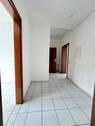 Heller Flur mit Türen - 2 Zimmer Etagenwohnung in Görlitz