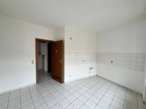 Leere Küche mit Fliesen - 