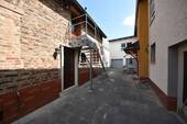 Blick in den Innenhof - Mehrfamilienhaus, Wohnhaus mit 240,00 m&sup2; in Schaafheim zum Kaufen