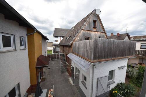 Blick auf 2-Familienhaus - 