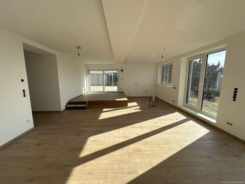 Wohn-/Essbereich mit offener Küche - 